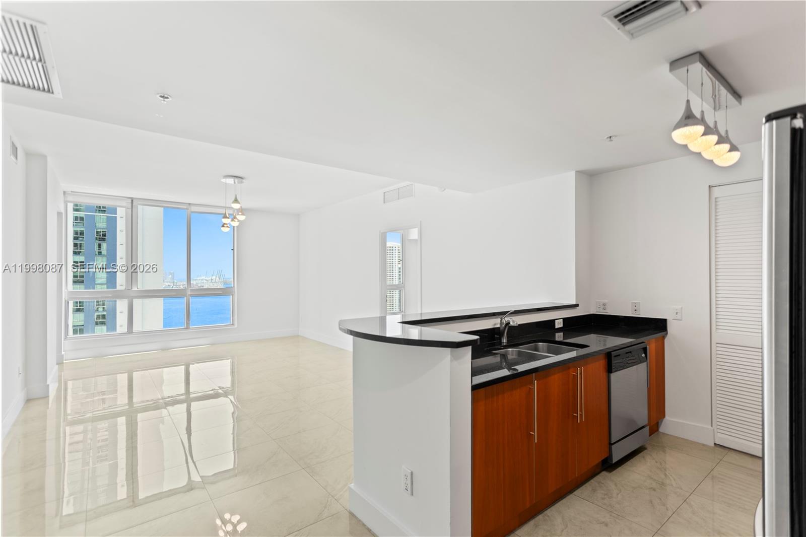300 S Biscayne Blvd #T-2414, Miami FL 33131
