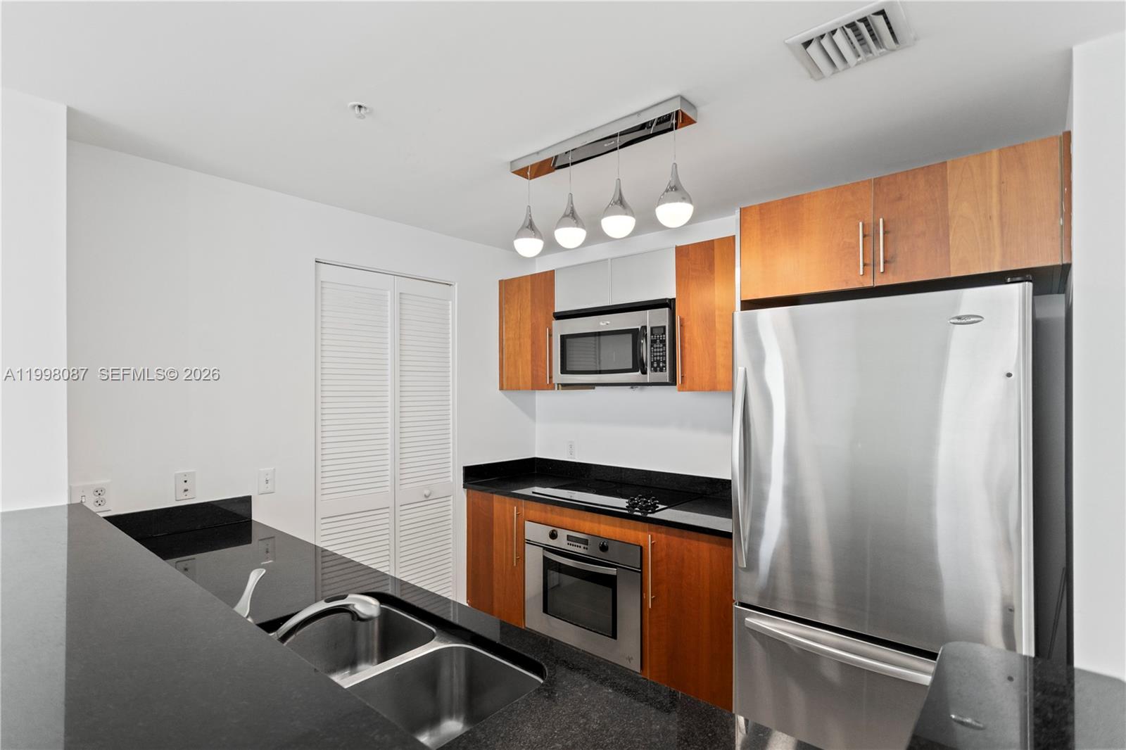 300 S Biscayne Blvd #T-2414, Miami FL 33131