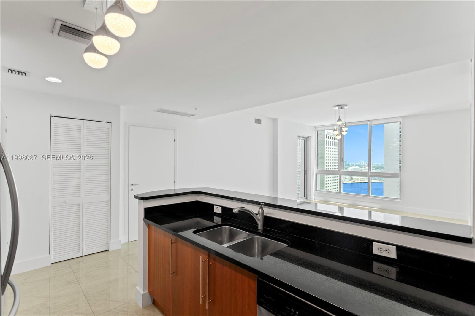 300 S Biscayne Blvd #T-2414, Miami FL 33131