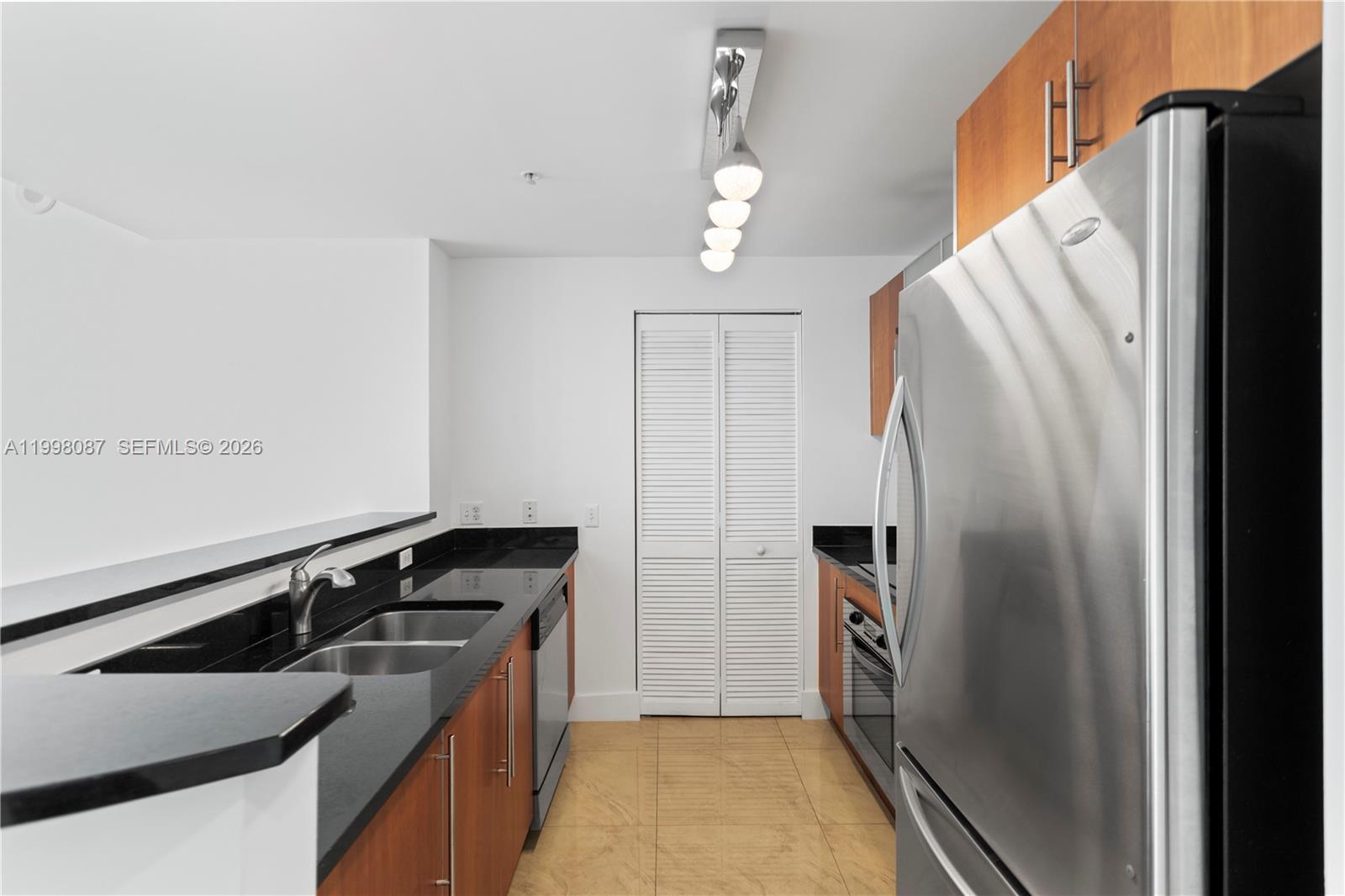 300 S Biscayne Blvd #T-2414, Miami FL 33131