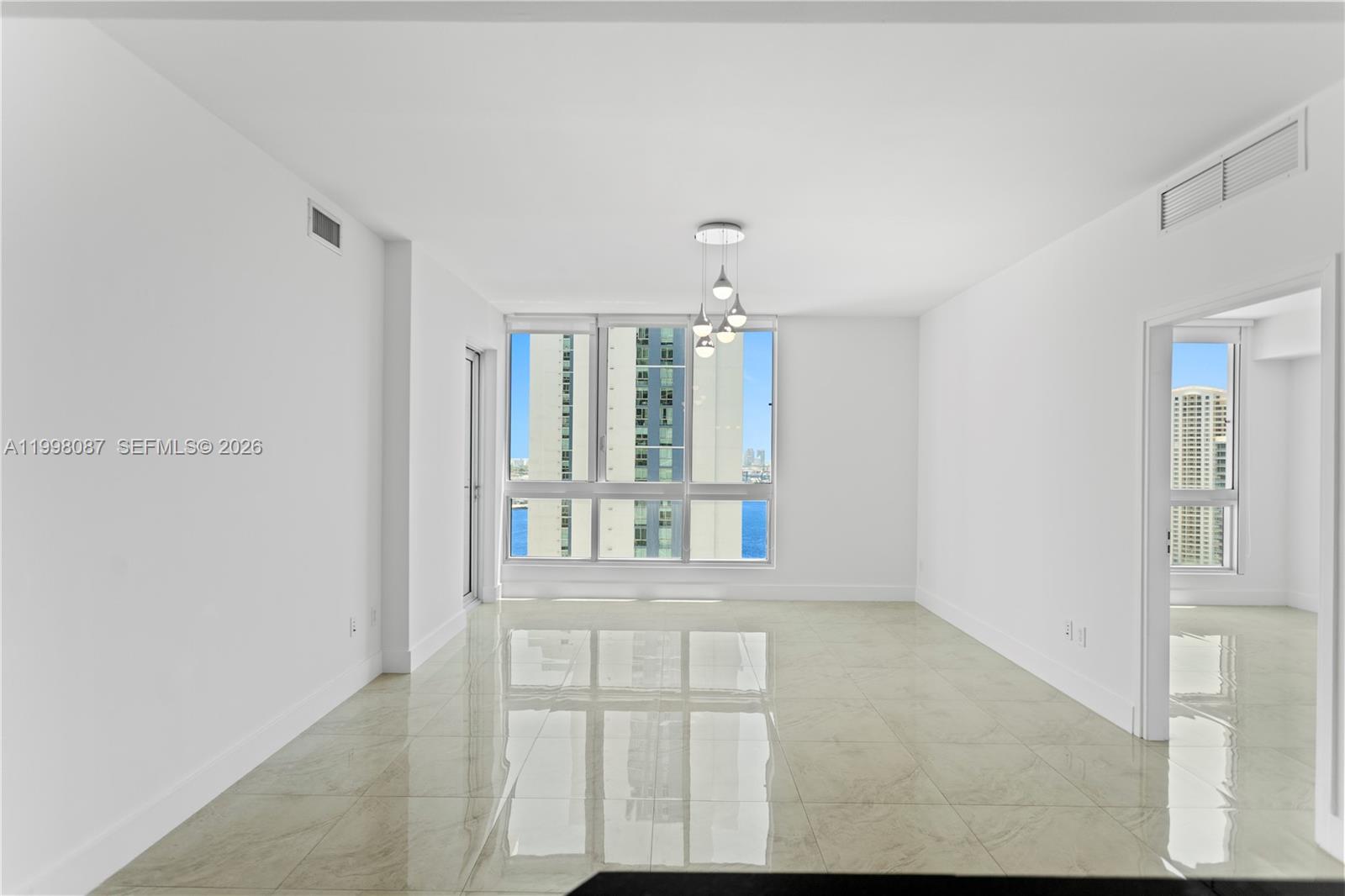 300 S Biscayne Blvd #T-2414, Miami FL 33131