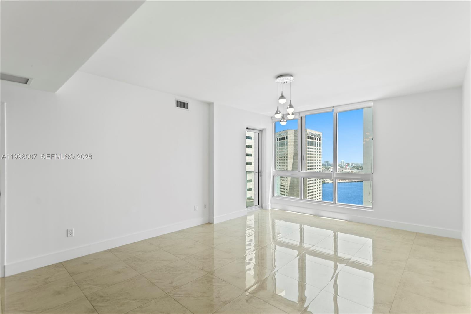 300 S Biscayne Blvd #T-2414, Miami FL 33131
