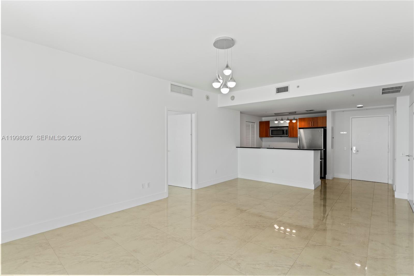300 S Biscayne Blvd #T-2414, Miami FL 33131