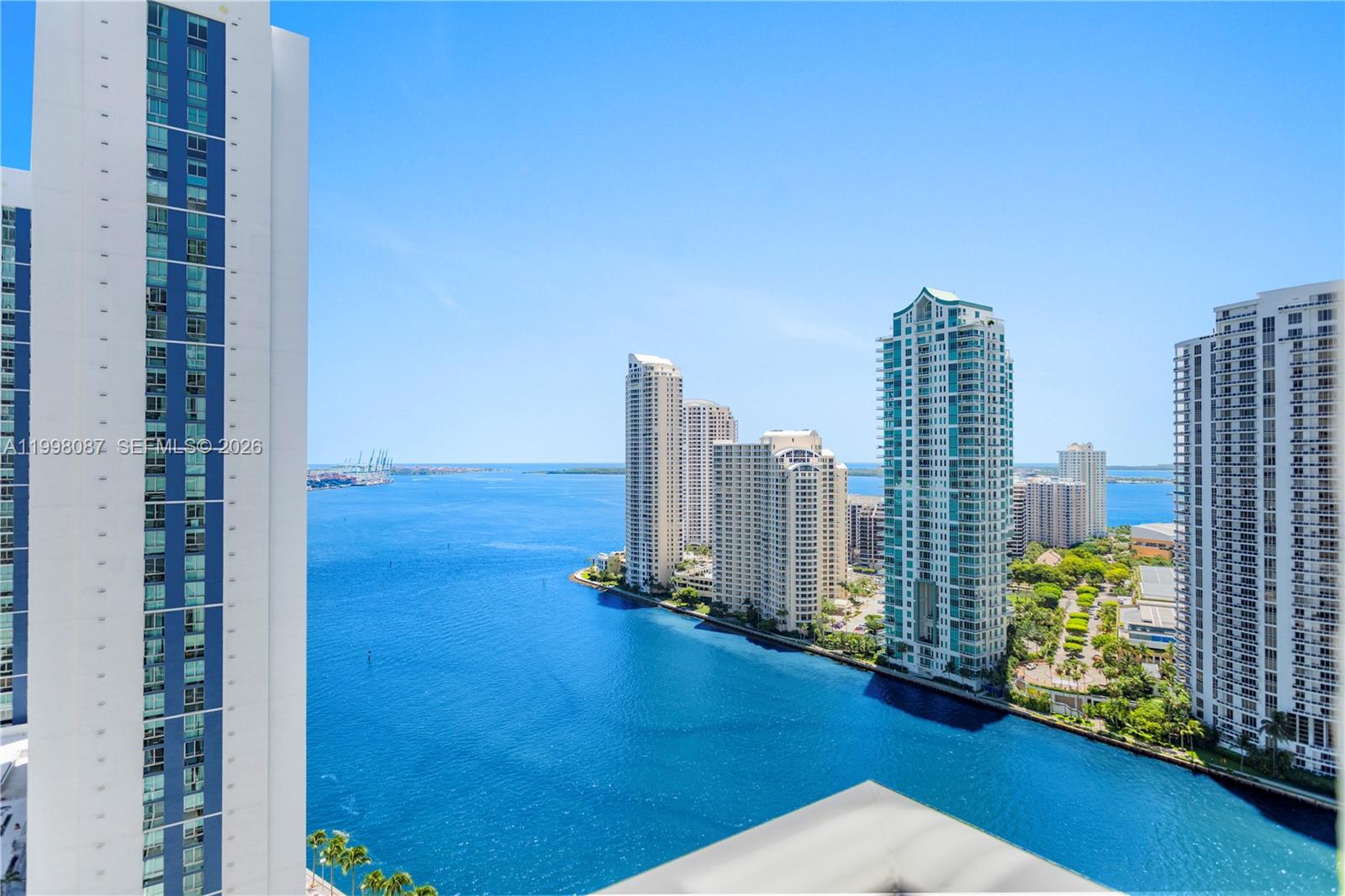 300 S Biscayne Blvd #T-2414, Miami FL 33131