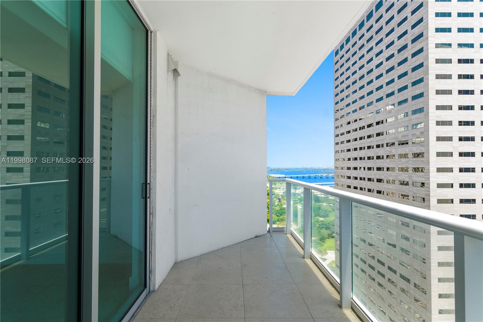 300 S Biscayne Blvd #T-2414, Miami FL 33131