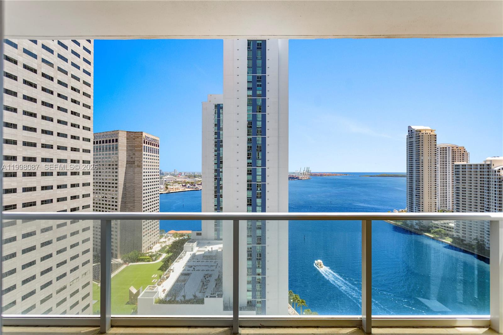300 S Biscayne Blvd #T-2414, Miami FL 33131