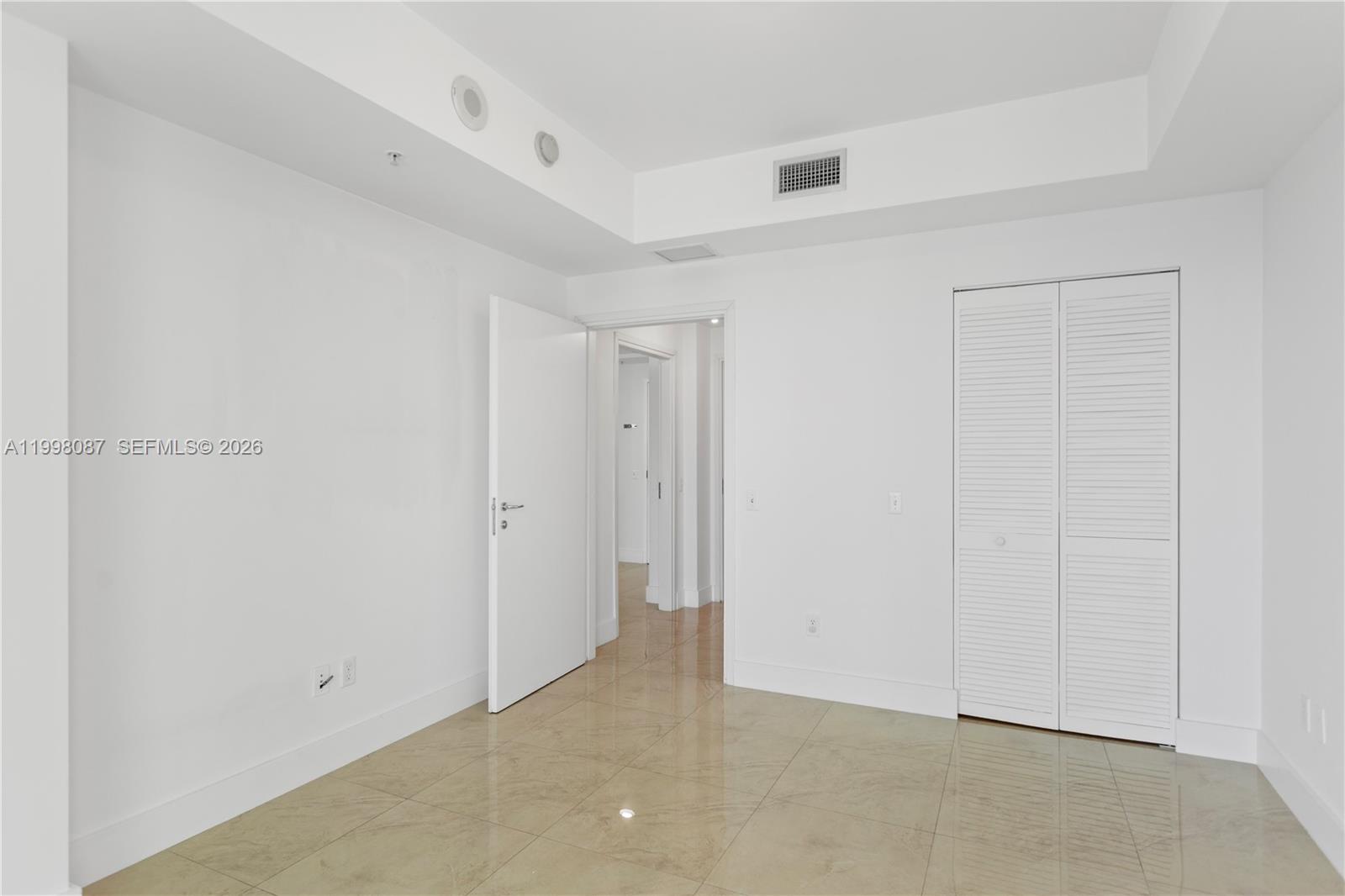 300 S Biscayne Blvd #T-2414, Miami FL 33131
