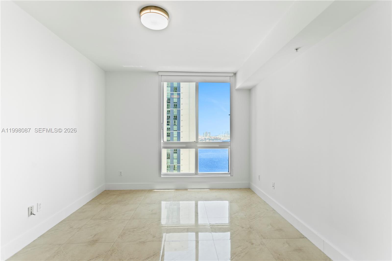 300 S Biscayne Blvd #T-2414, Miami FL 33131