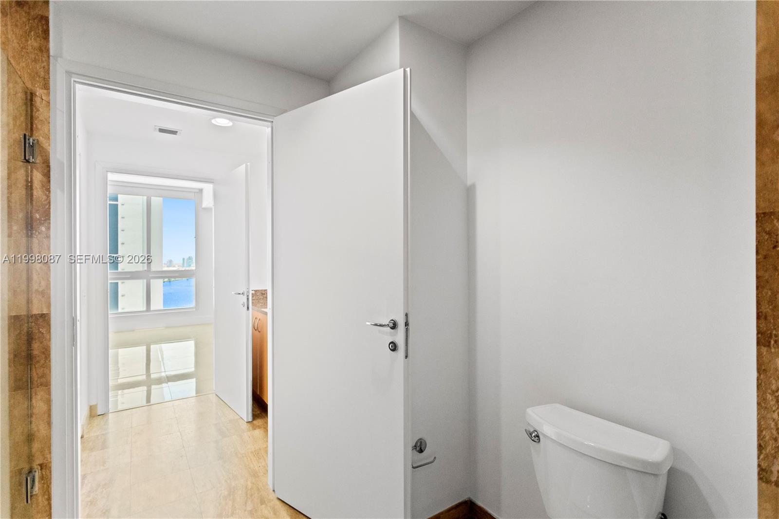 300 S Biscayne Blvd #T-2414, Miami FL 33131