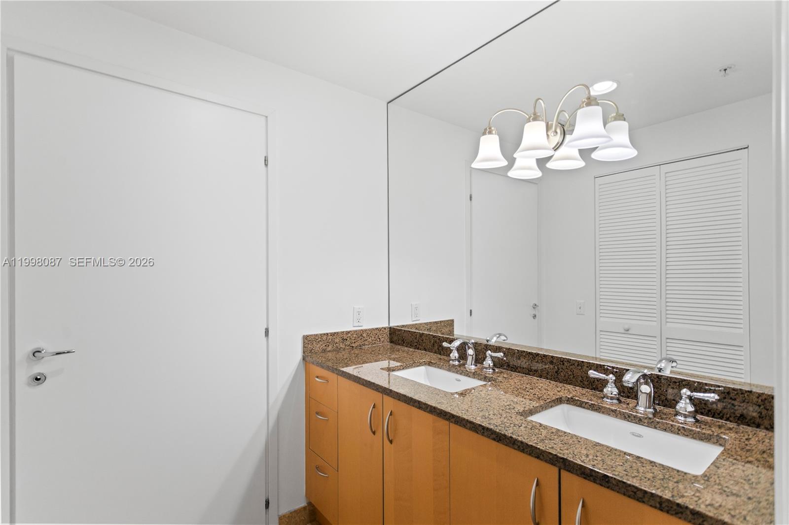 300 S Biscayne Blvd #T-2414, Miami FL 33131