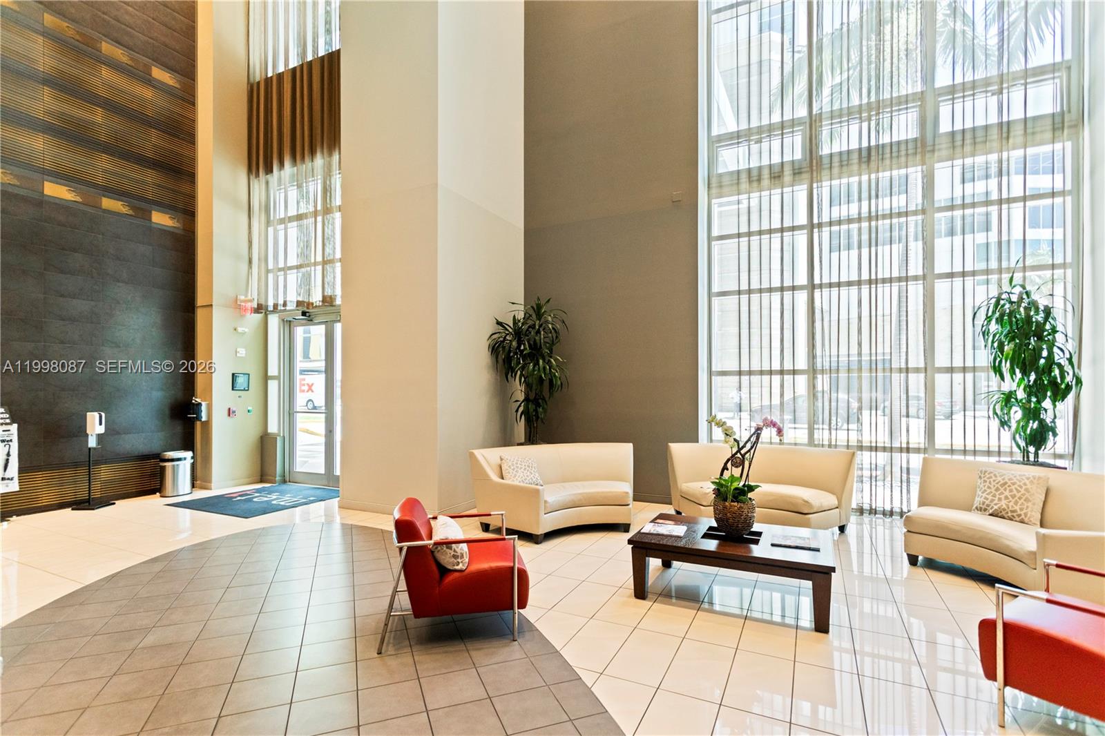 300 S Biscayne Blvd #T-2414, Miami FL 33131