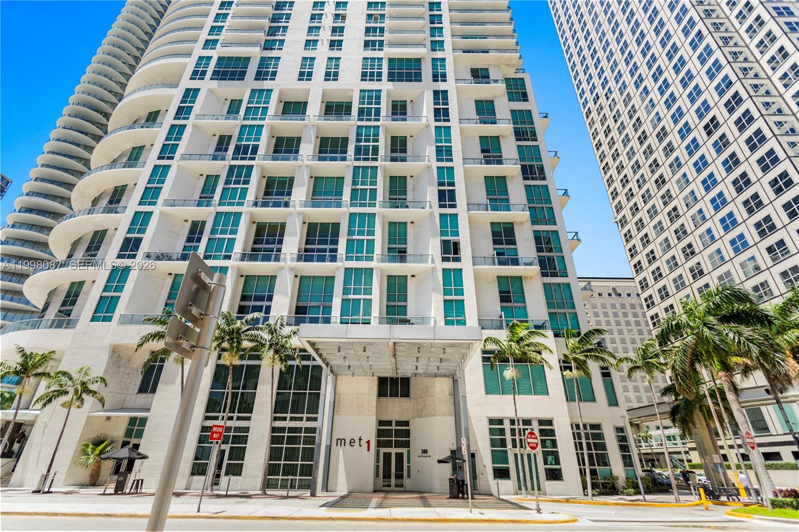 300 S Biscayne Blvd #T-2414, Miami FL 33131