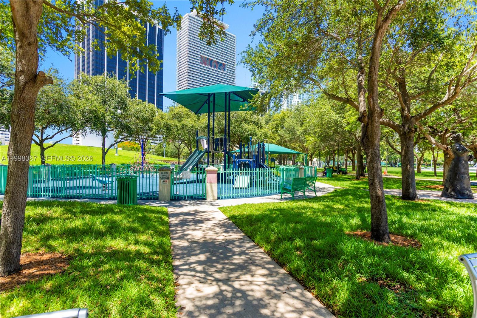 300 S Biscayne Blvd #T-2414, Miami FL 33131