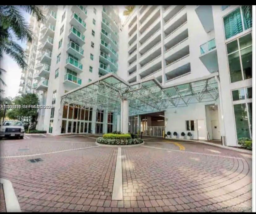 41 SE 5th St #414, Miami FL 33131