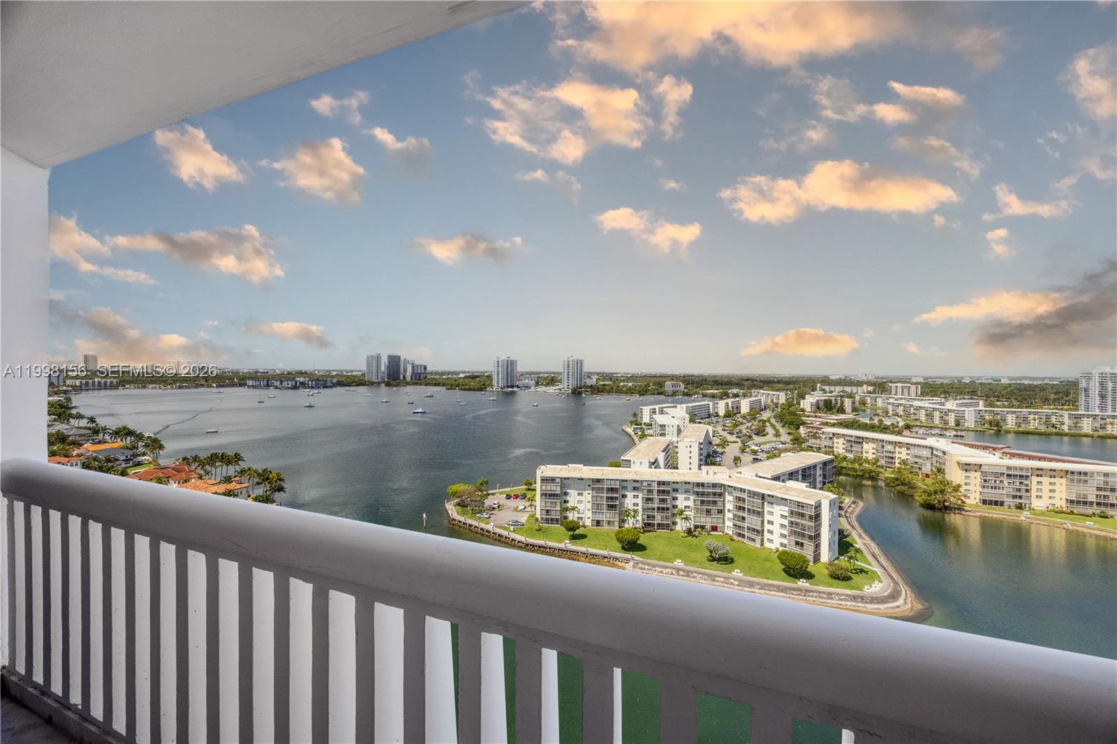 1000 W Island Blvd #1910, Aventura FL 33160