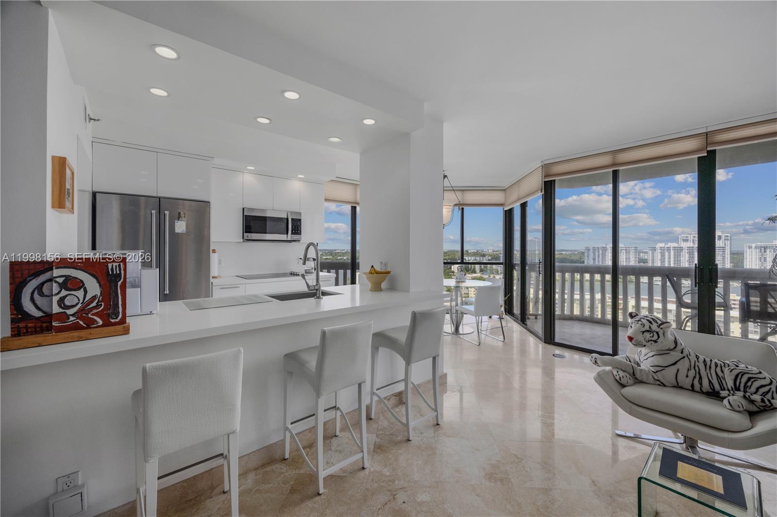 1000 W Island Blvd #1910, Aventura FL 33160