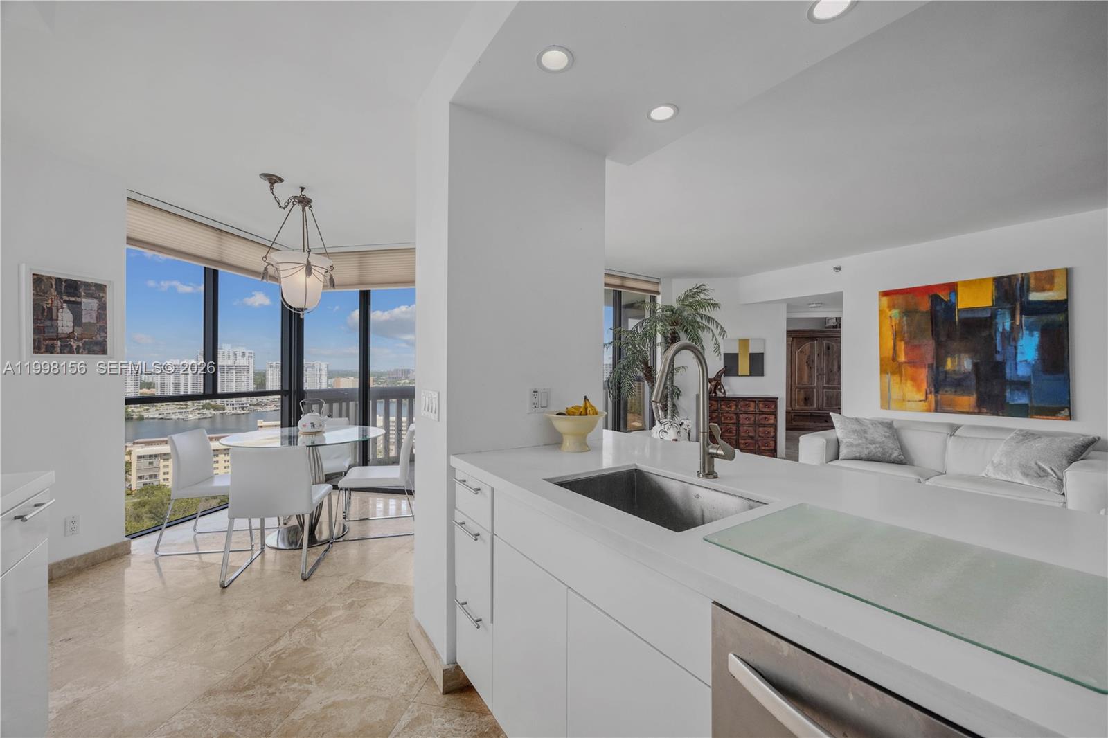 1000 W Island Blvd #1910, Aventura FL 33160