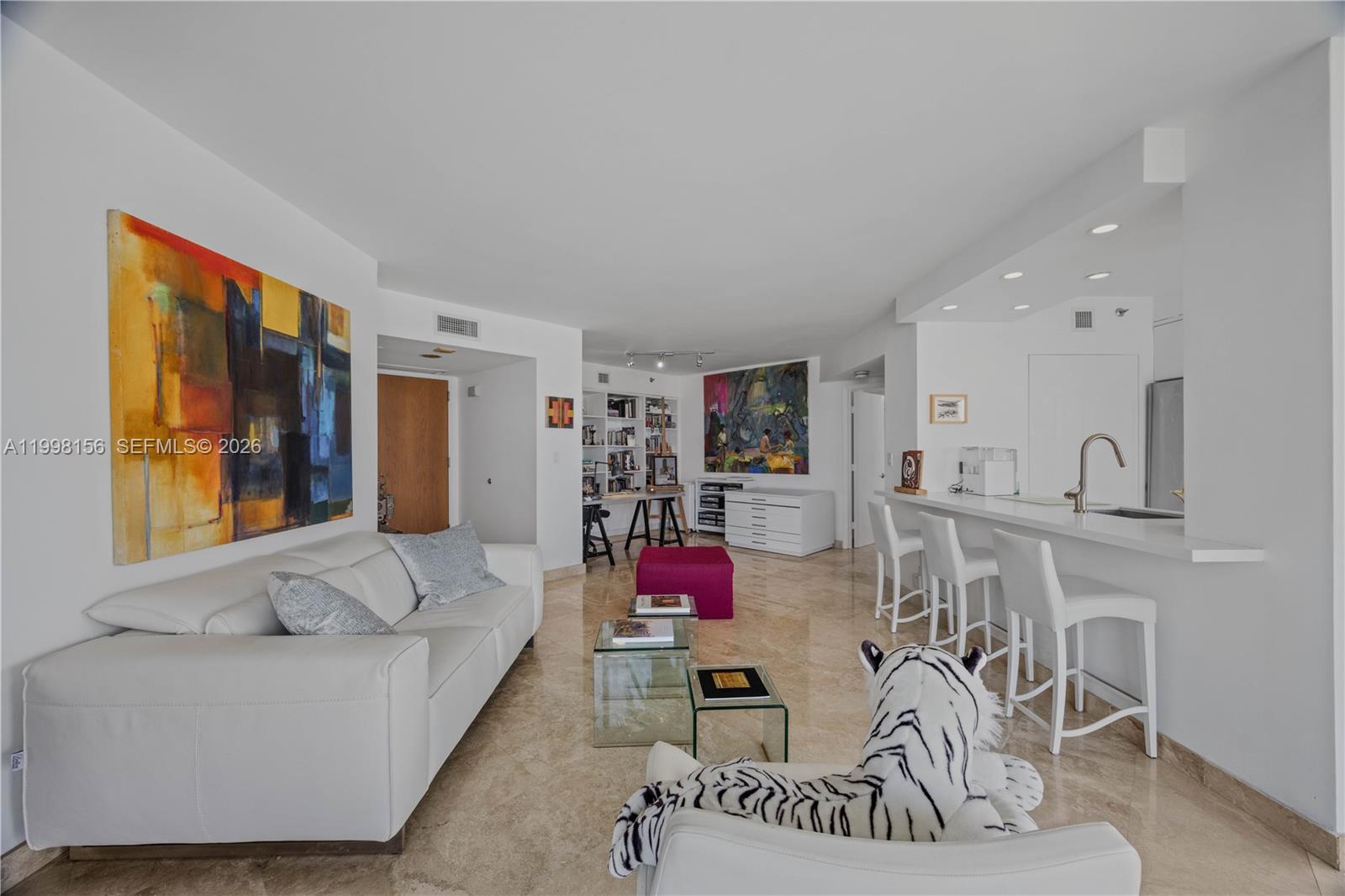 1000 W Island Blvd #1910, Aventura FL 33160