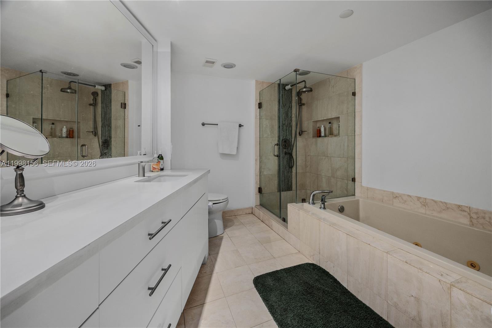 1000 W Island Blvd #1910, Aventura FL 33160