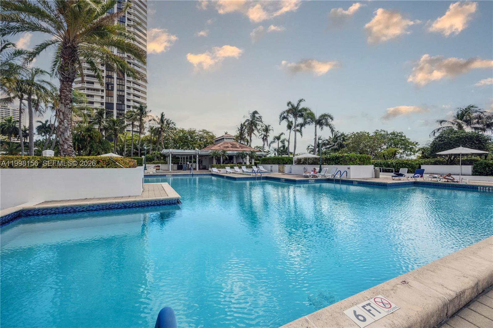 1000 W Island Blvd #1910, Aventura FL 33160