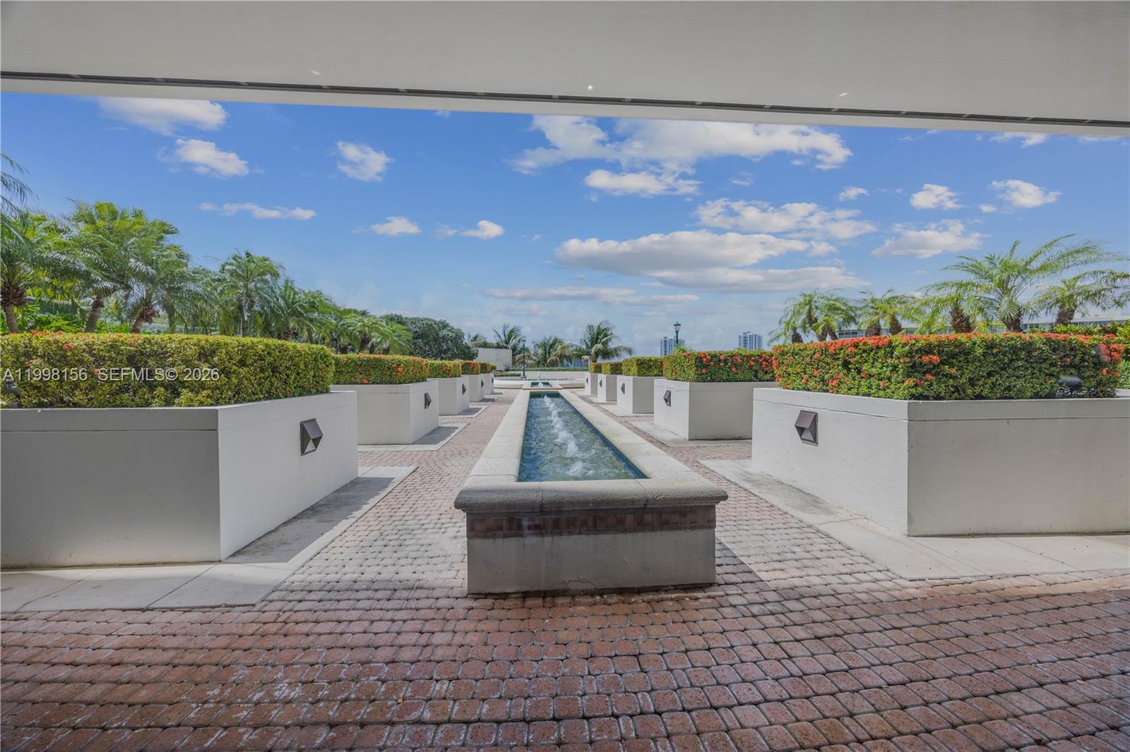 1000 W Island Blvd #1910, Aventura FL 33160