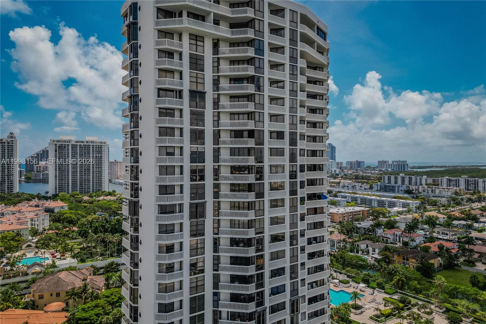 1000 W Island Blvd #1910, Aventura FL 33160