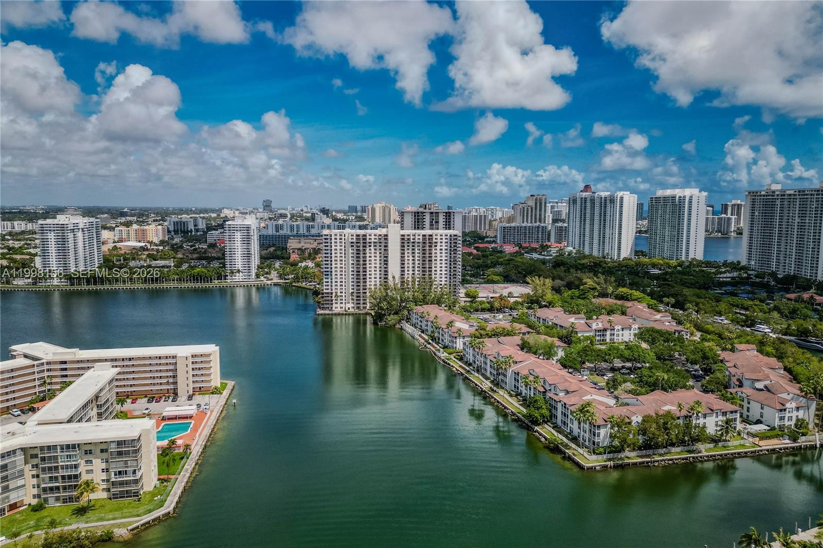 1000 W Island Blvd #1910, Aventura FL 33160
