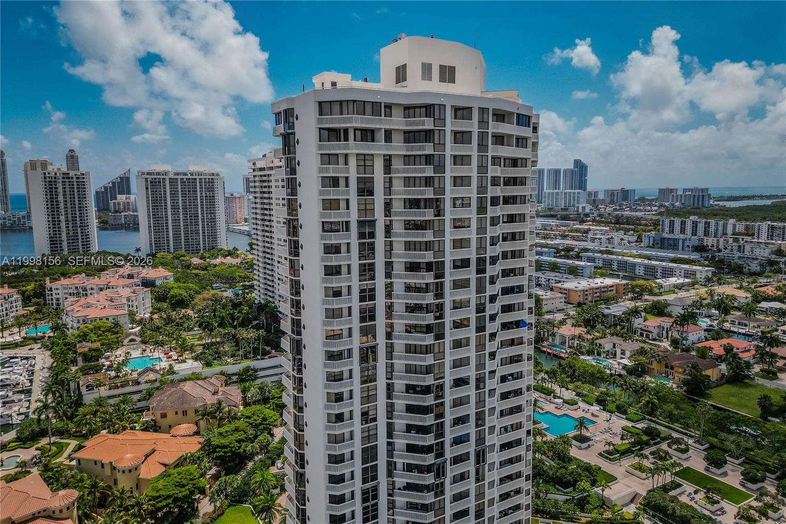 1000 W Island Blvd #1910, Aventura FL 33160
