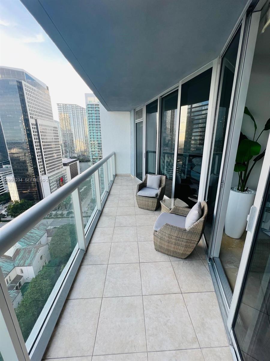 495 Brickell ave #2707, Miami FL 33131