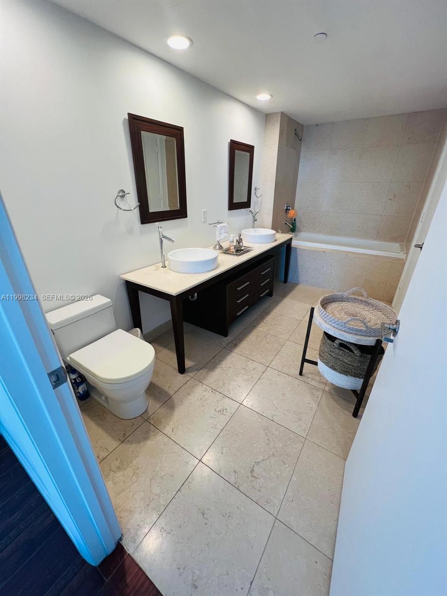 495 Brickell ave #2707, Miami FL 33131