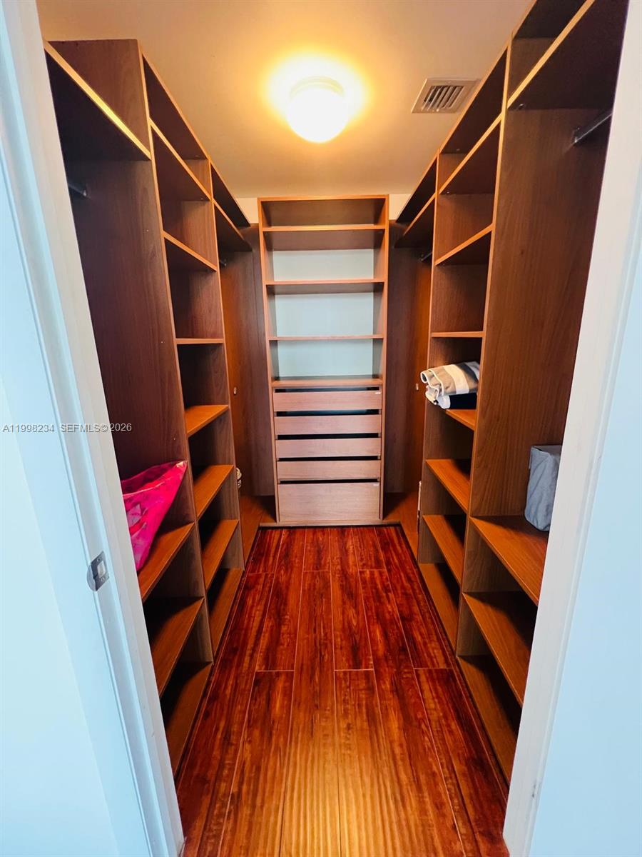 495 Brickell ave #2707, Miami FL 33131