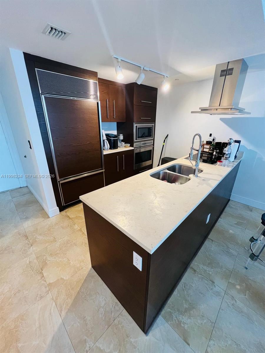 495 Brickell ave #2707, Miami FL 33131