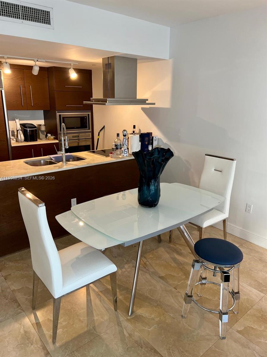 495 Brickell ave #2707, Miami FL 33131