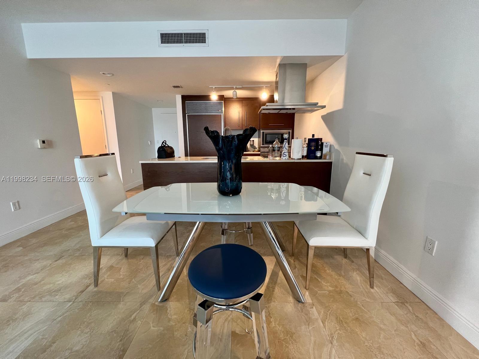495 Brickell ave #2707, Miami FL 33131