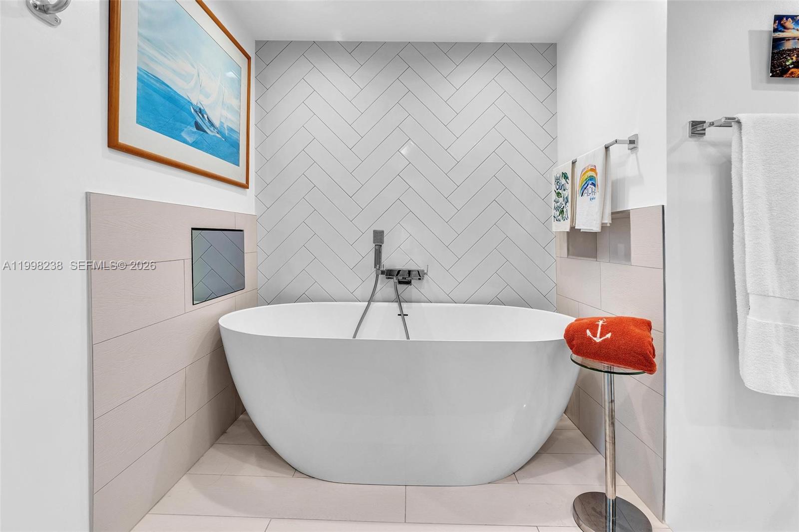 3801 Collins Ave #806, Miami Beach FL 33140