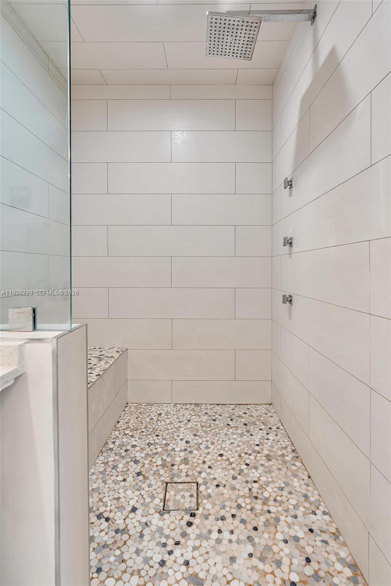 3801 Collins Ave #806, Miami Beach FL 33140