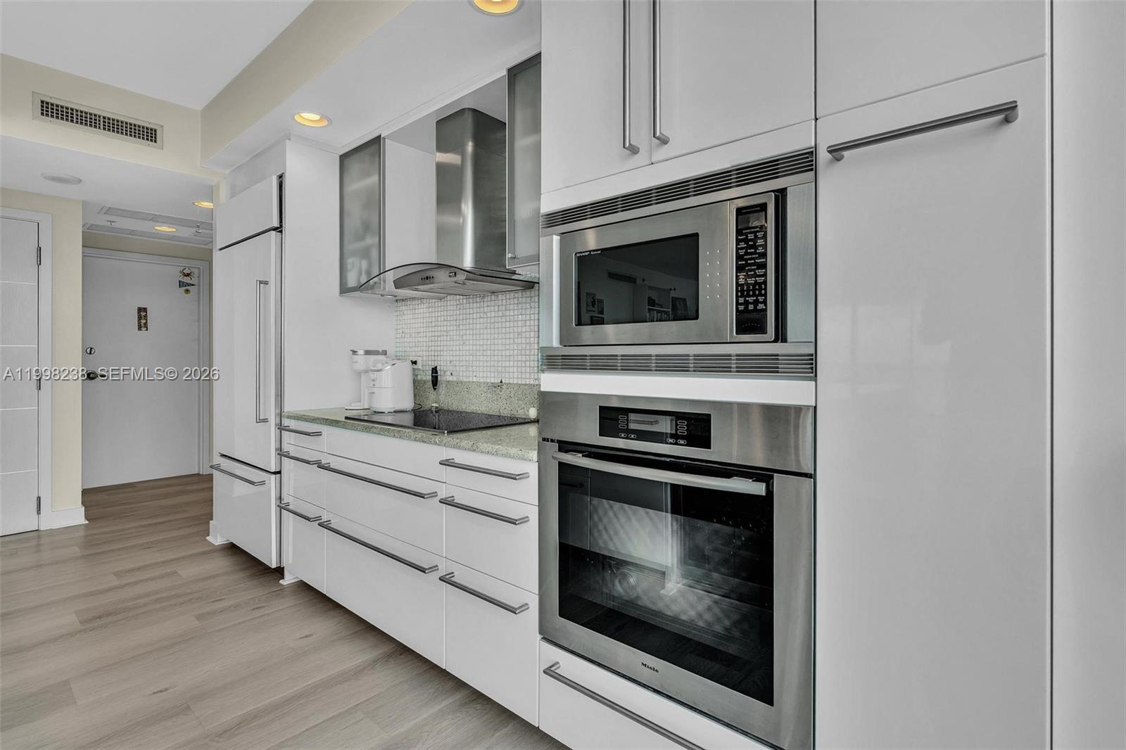 3801 Collins Ave #806, Miami Beach FL 33140