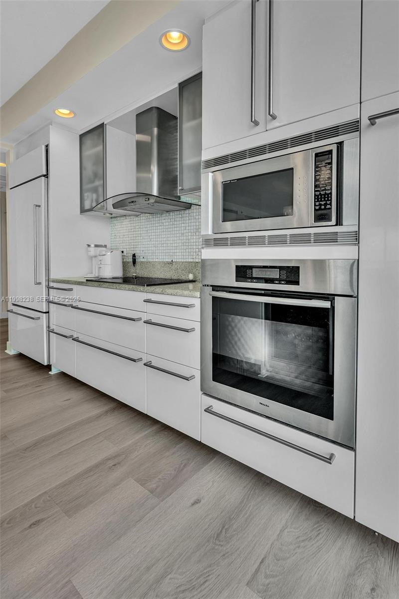 3801 Collins Ave #806, Miami Beach FL 33140
