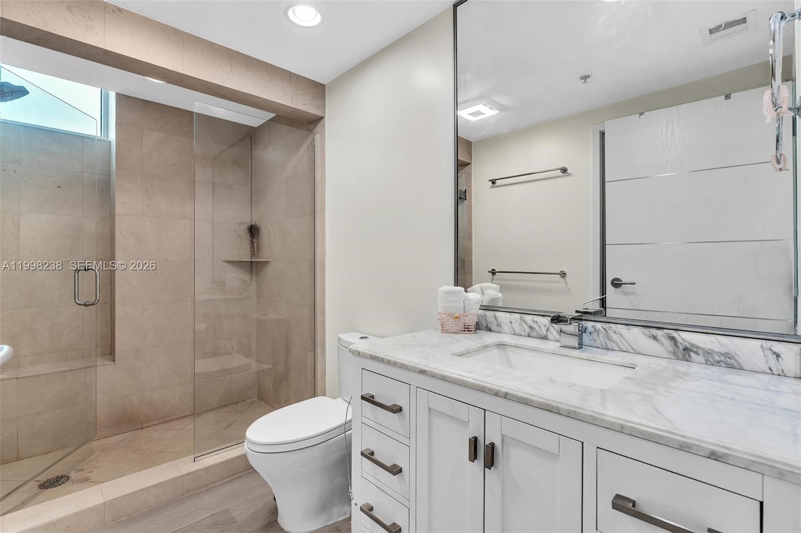 3801 Collins Ave #806, Miami Beach FL 33140