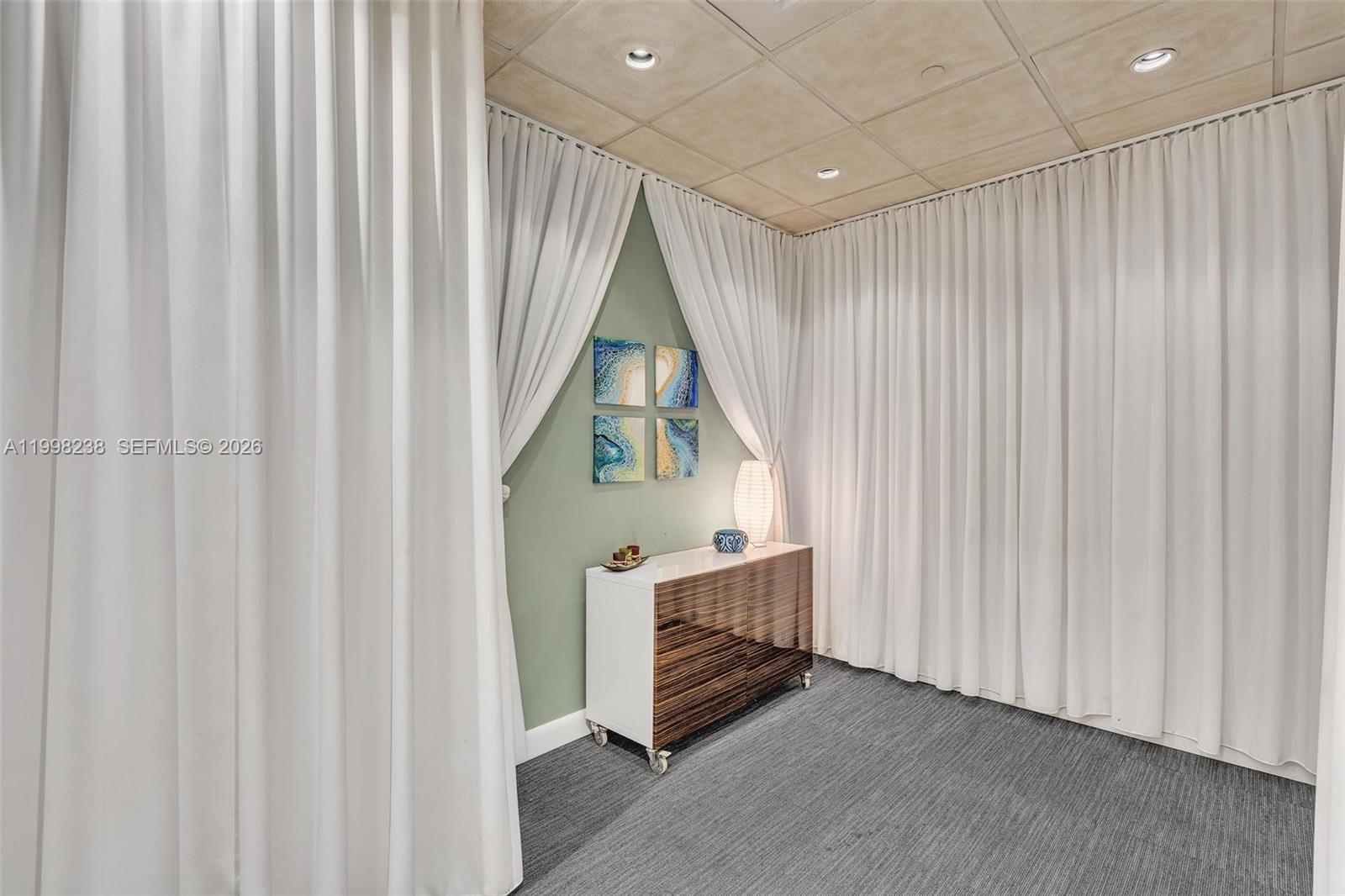 3801 Collins Ave #806, Miami Beach FL 33140