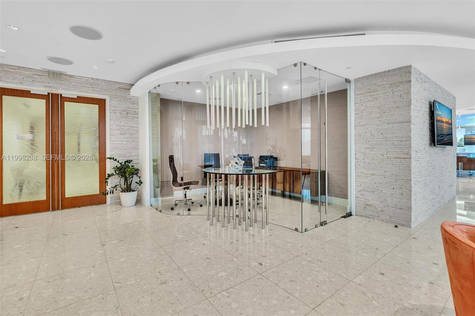 3801 Collins Ave #806, Miami Beach FL 33140