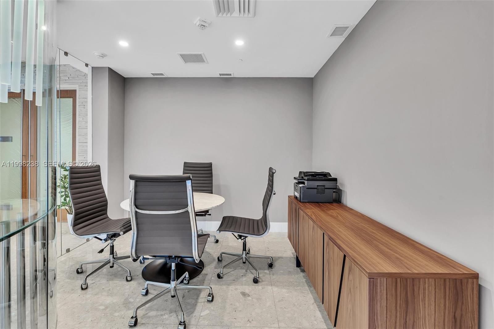 3801 Collins Ave #806, Miami Beach FL 33140