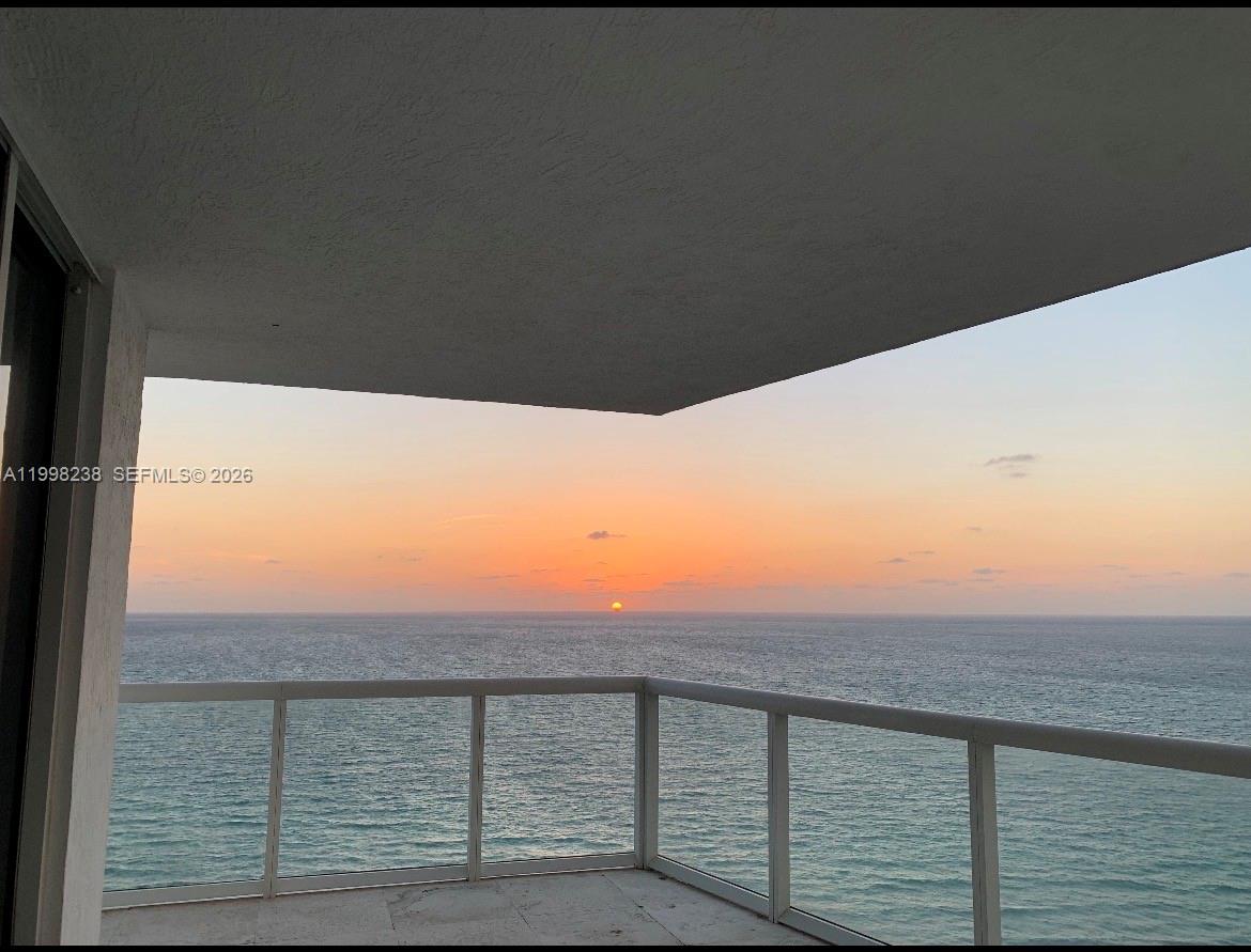 3801 Collins Ave #806, Miami Beach FL 33140