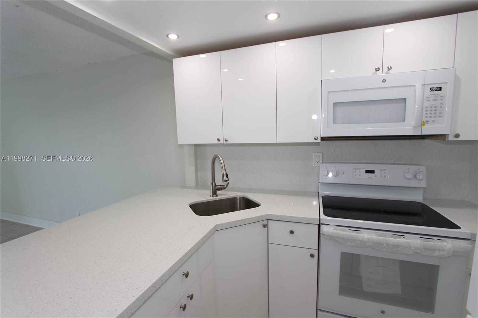 4550 NW 9th St #811E, Miami FL 33126