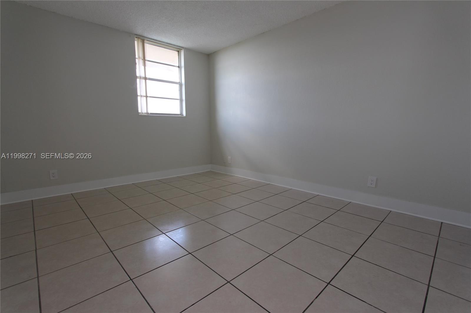 4550 NW 9th St #811E, Miami FL 33126