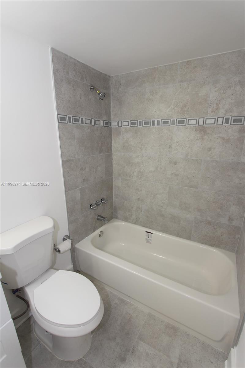 4550 NW 9th St #811E, Miami FL 33126