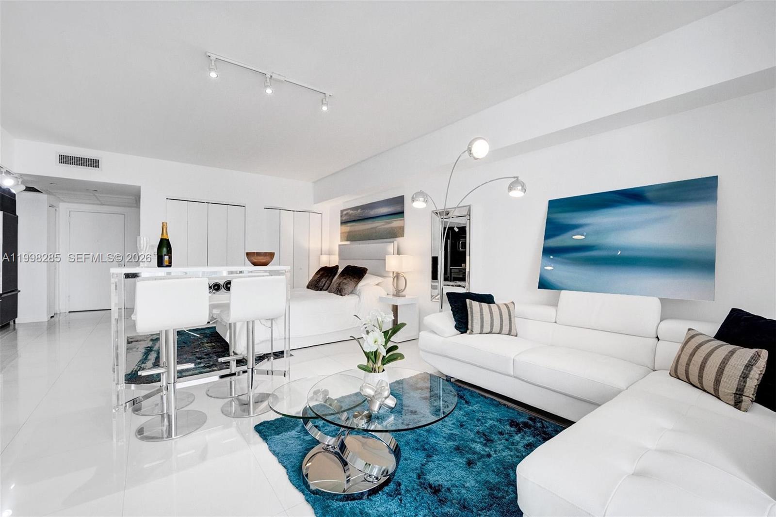 475 Brickell Ave #3310, Miami FL 33131