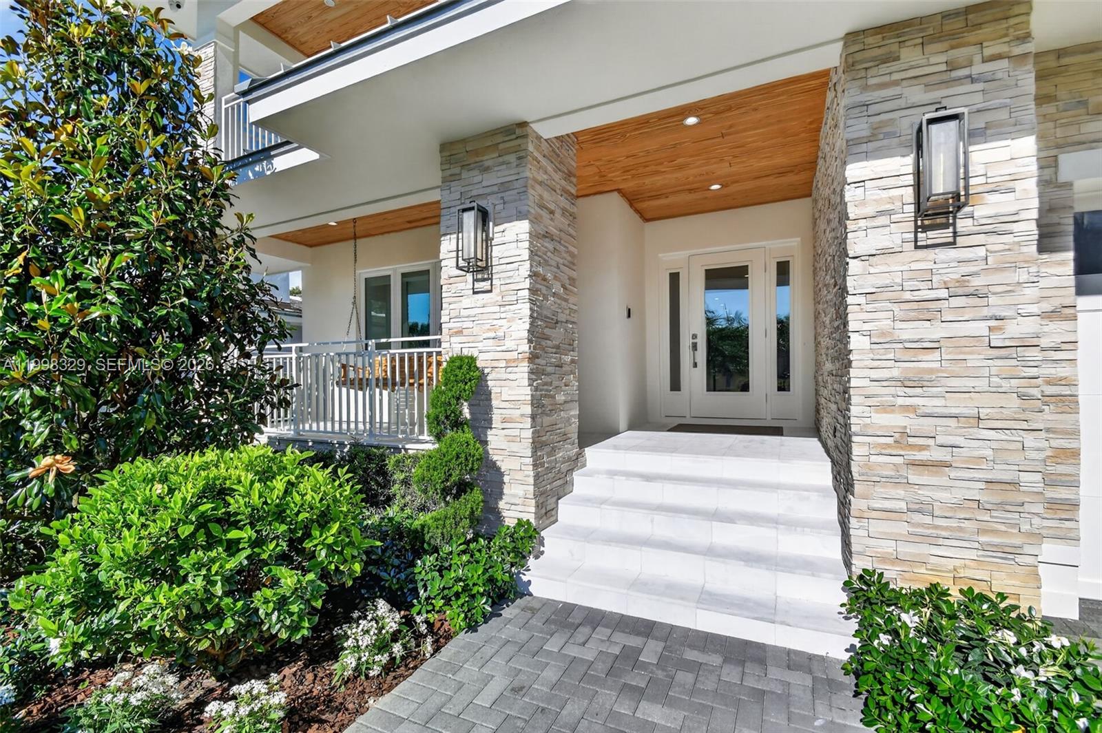 1017 S Palmway, Lake Worth FL 33460