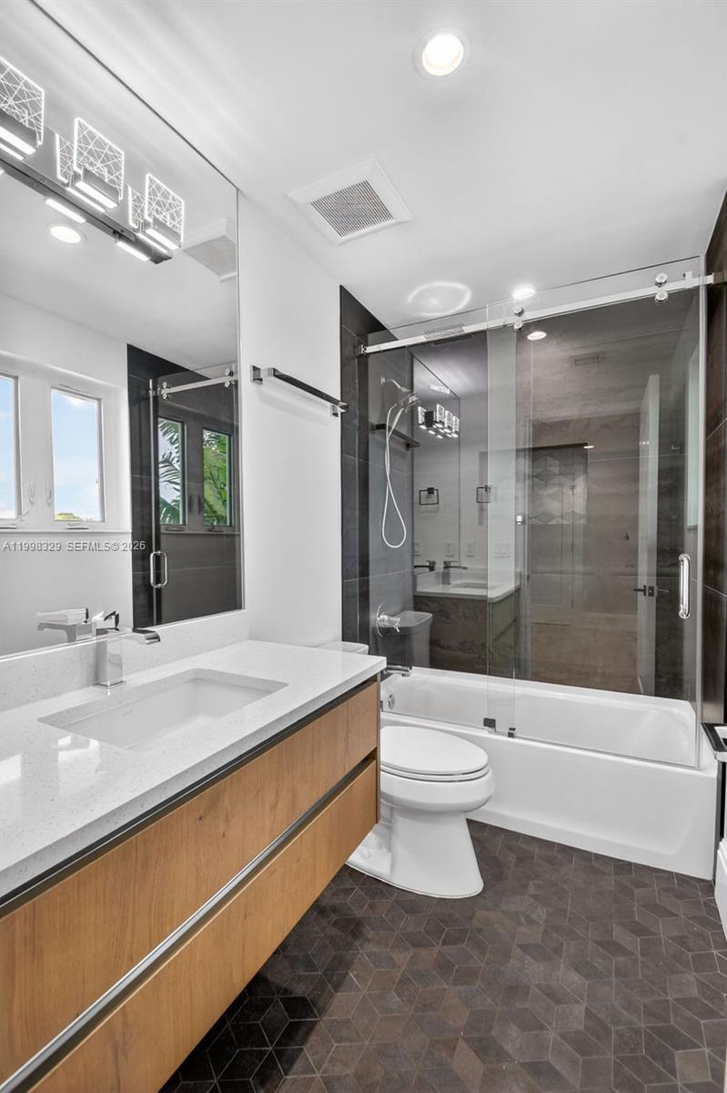 1017 S Palmway, Lake Worth FL 33460