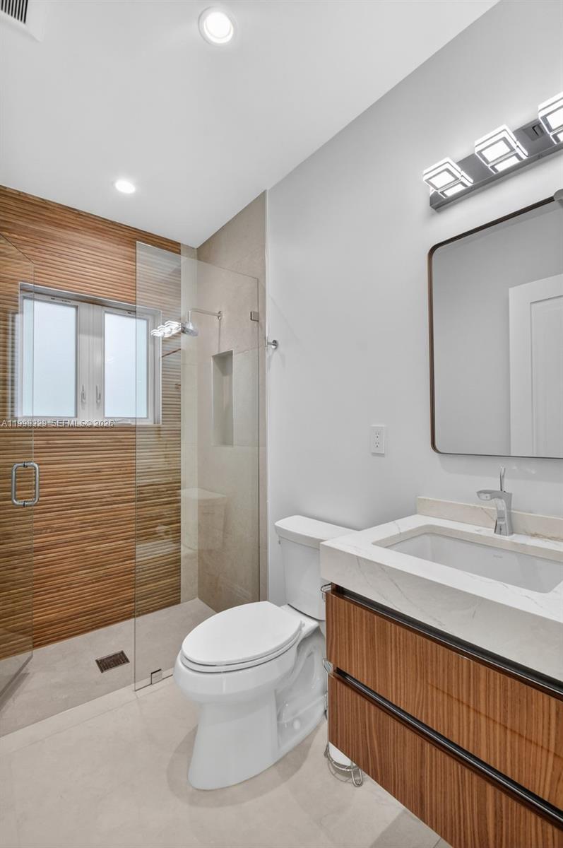1017 S Palmway, Lake Worth FL 33460